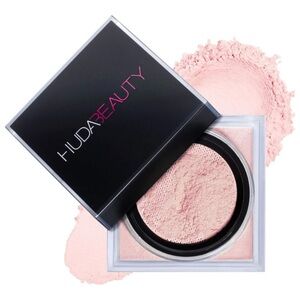 Huda Beauty Easy Bake Blurring Loose Baking & Setting Powder in Cherry Blossom
